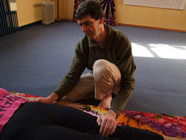 Alternatieve handposities: bekken - andere knie.